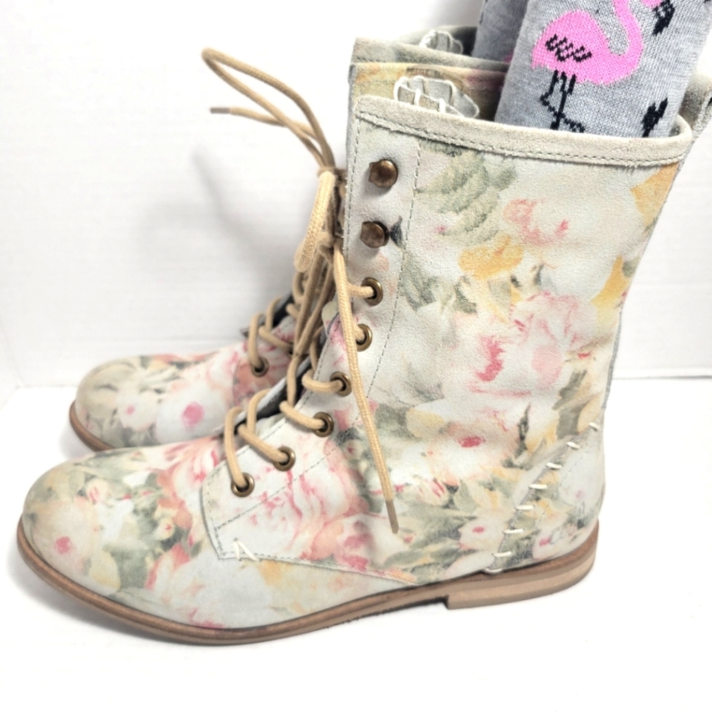 COOLWAY Suede Eleonor Floral Lace Up Boots